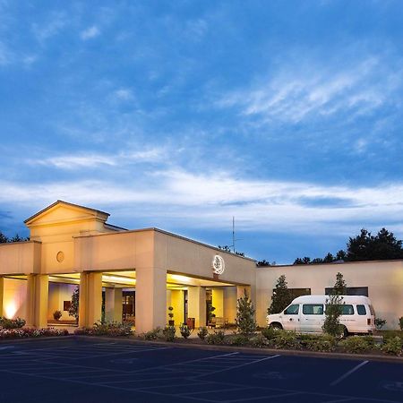Отель Doubletree By Hilton Charlotte Airport Экстерьер фото
