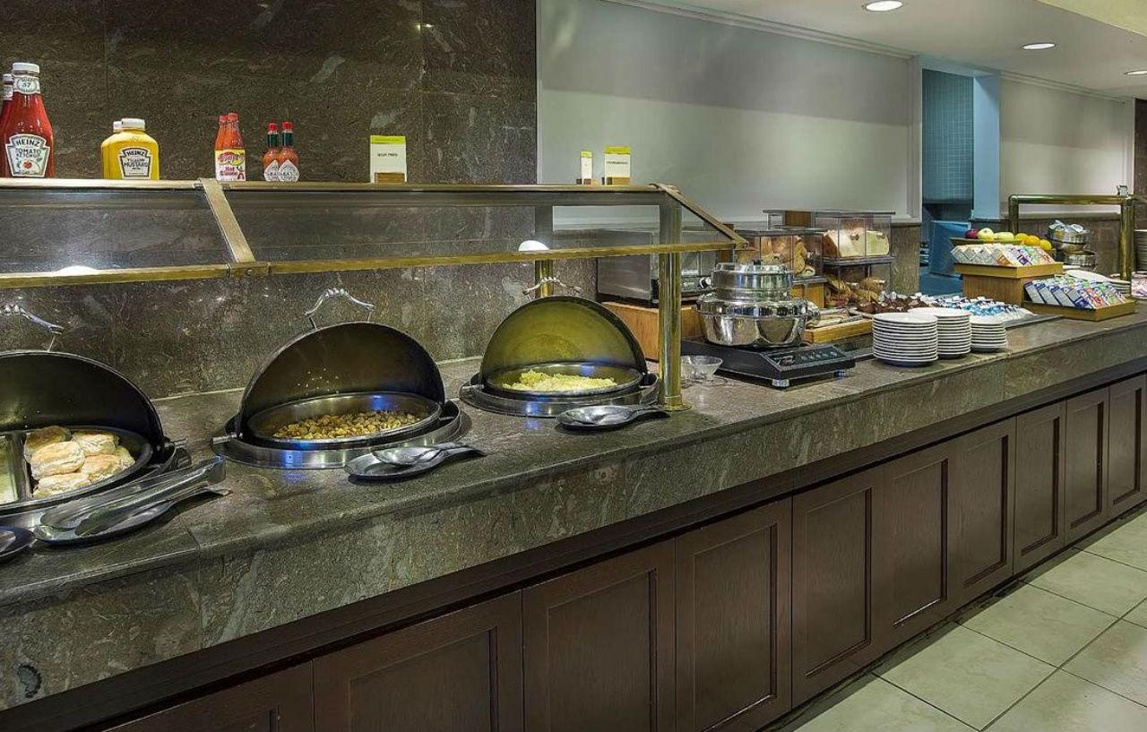 Отель Doubletree By Hilton Charlotte Airport Экстерьер фото