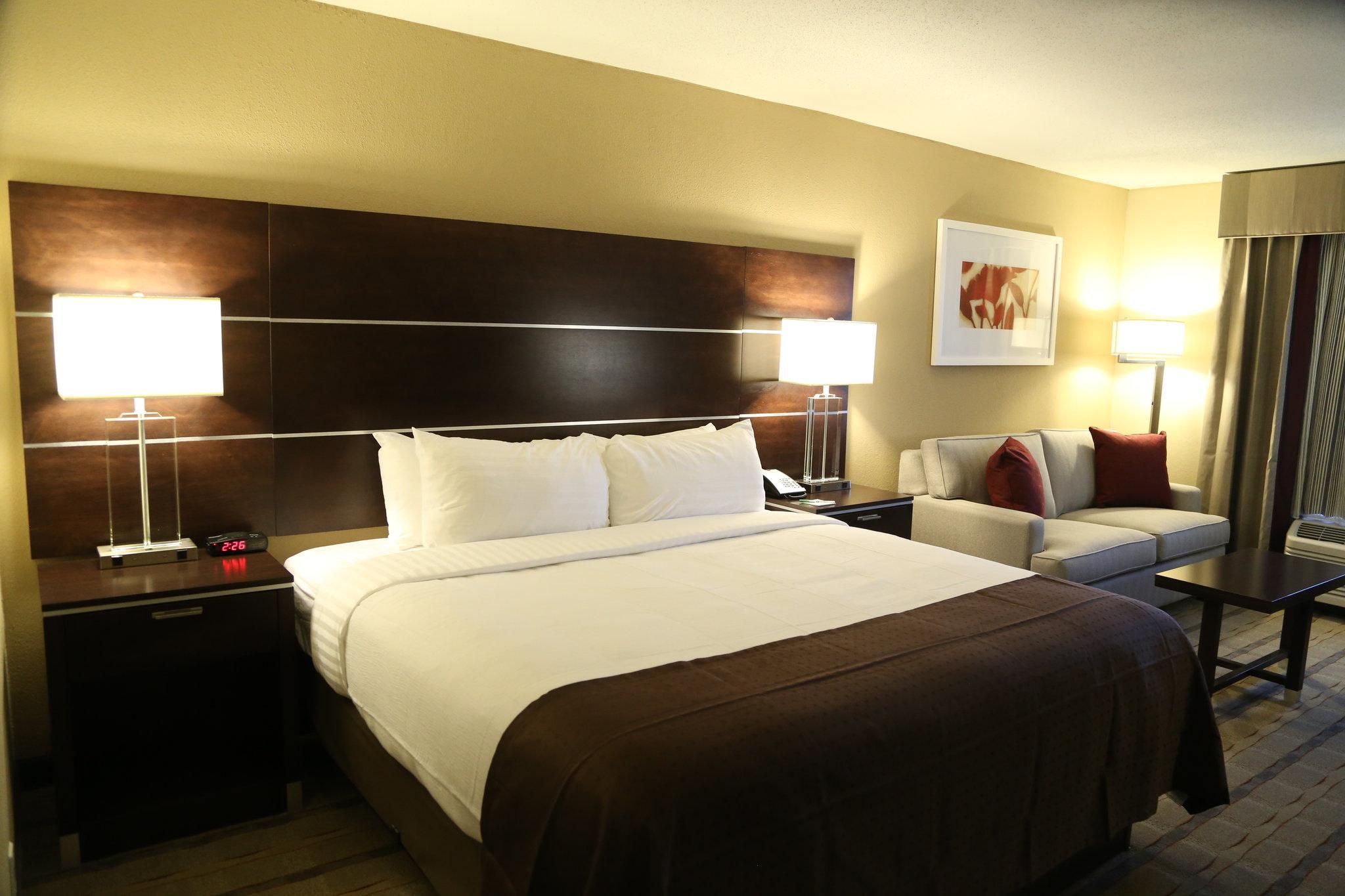 Отель Doubletree By Hilton Charlotte Airport Экстерьер фото