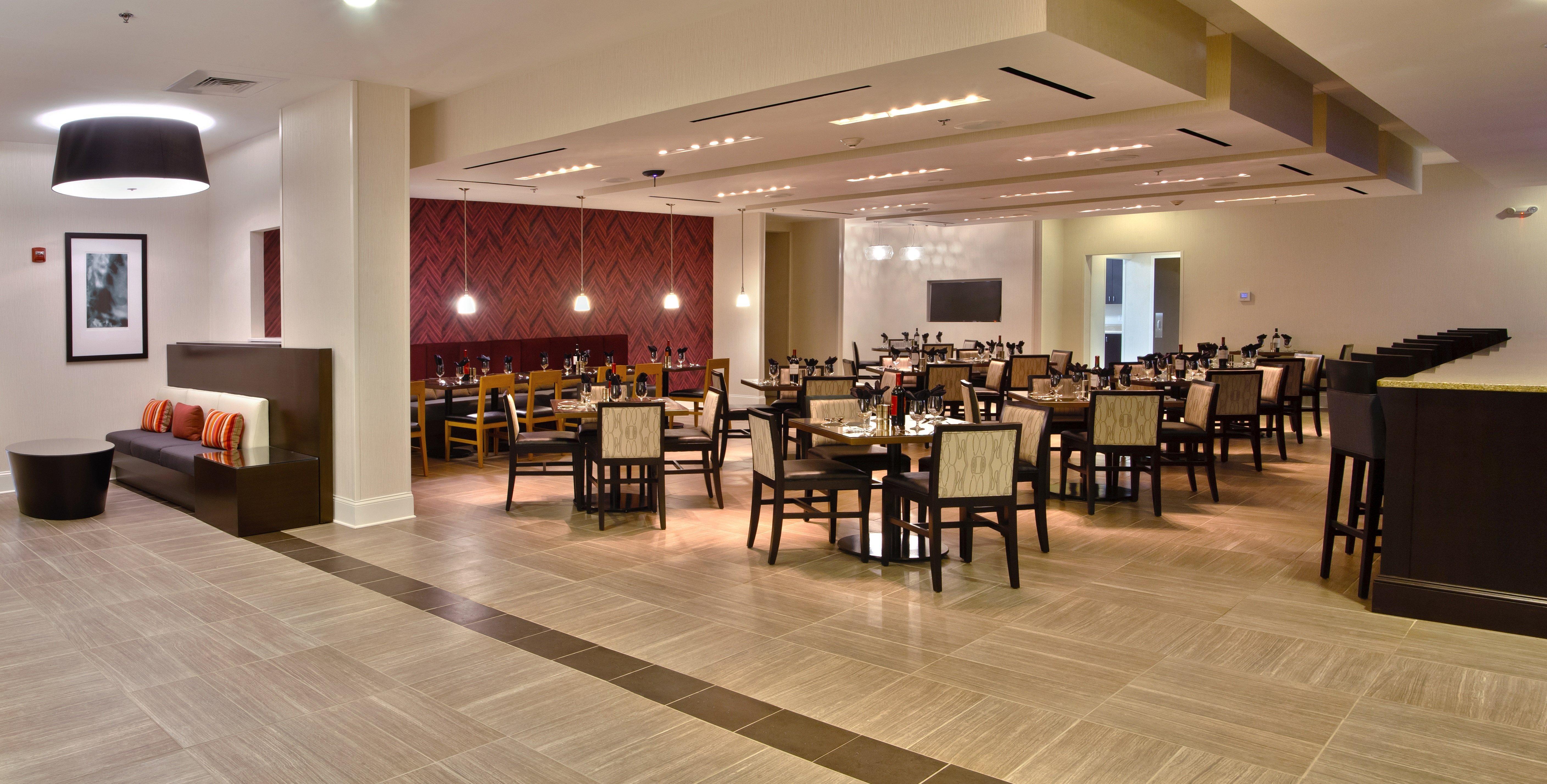 Отель Doubletree By Hilton Charlotte Airport Экстерьер фото