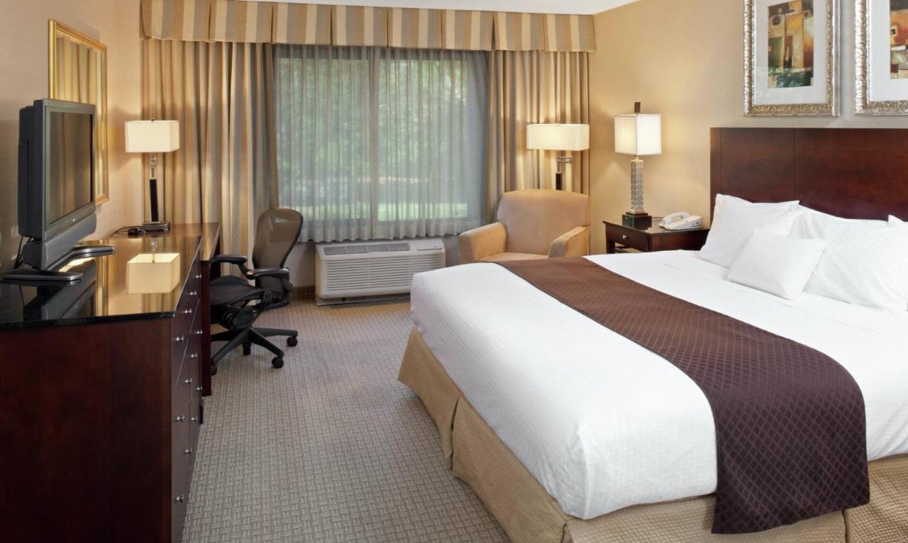 Отель Doubletree By Hilton Charlotte Airport Экстерьер фото