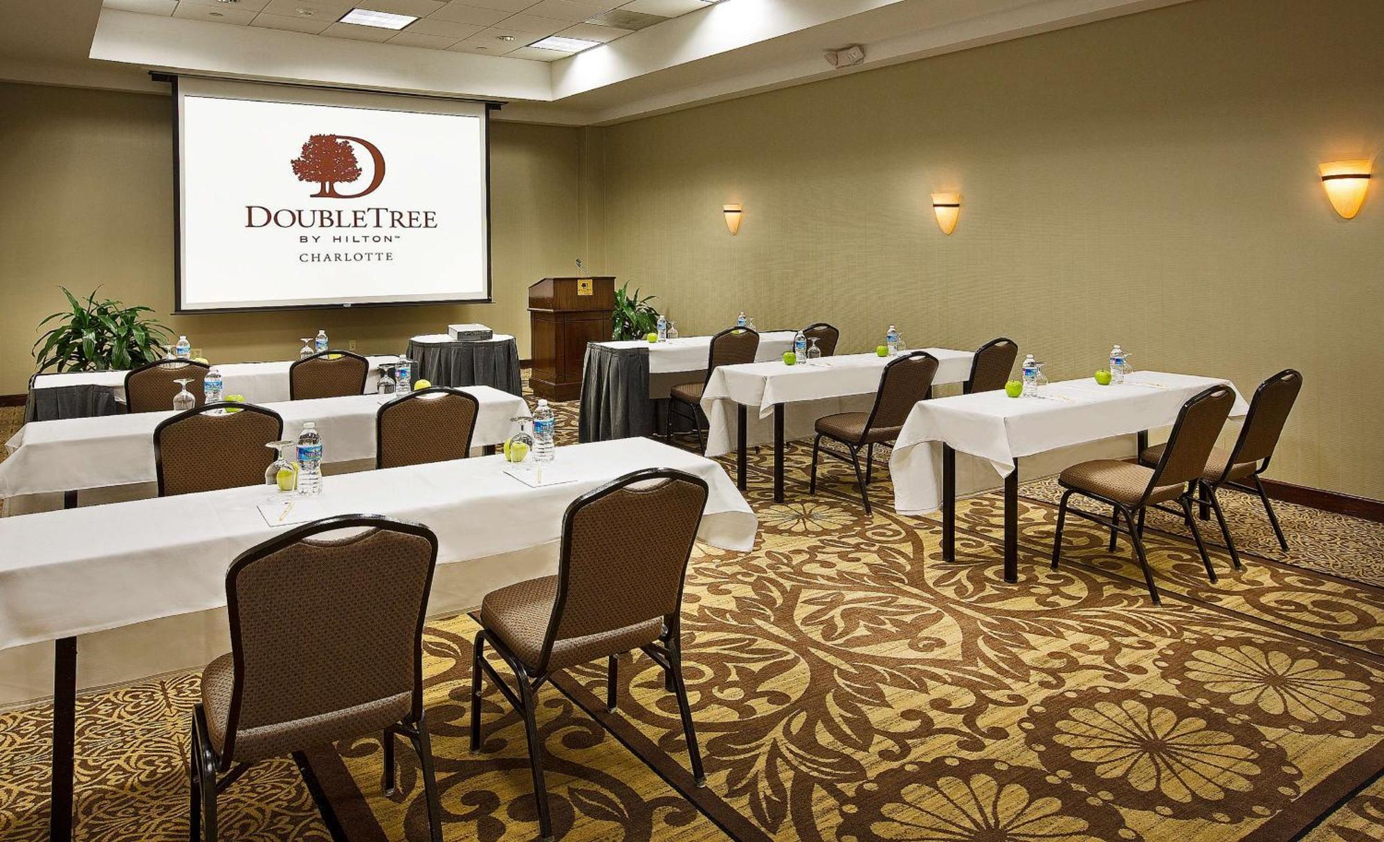 Отель Doubletree By Hilton Charlotte Airport Экстерьер фото