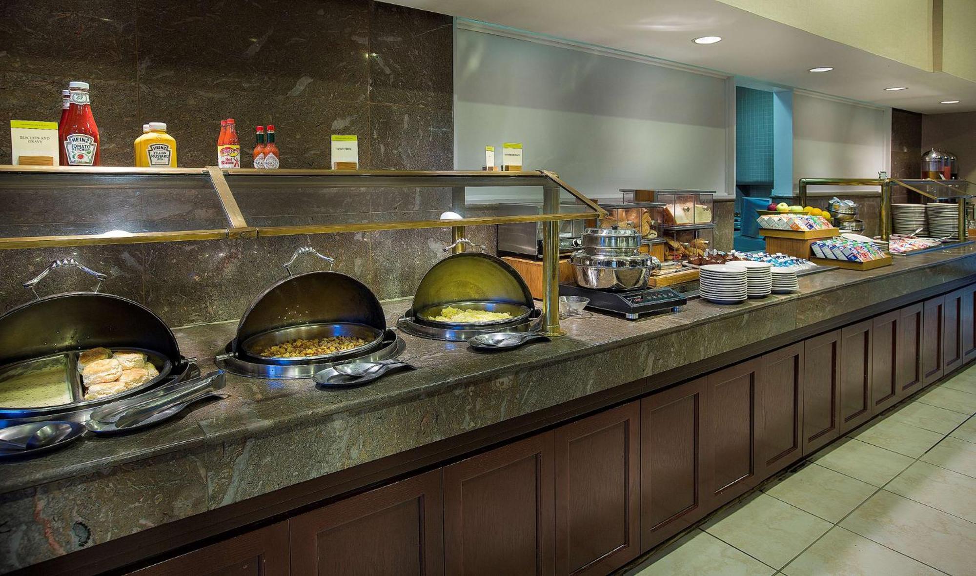 Отель Doubletree By Hilton Charlotte Airport Экстерьер фото