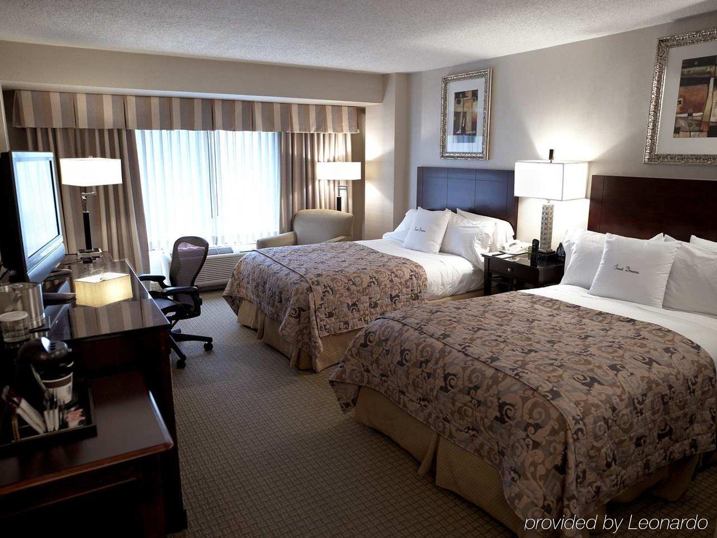 Отель Doubletree By Hilton Charlotte Airport Номер фото