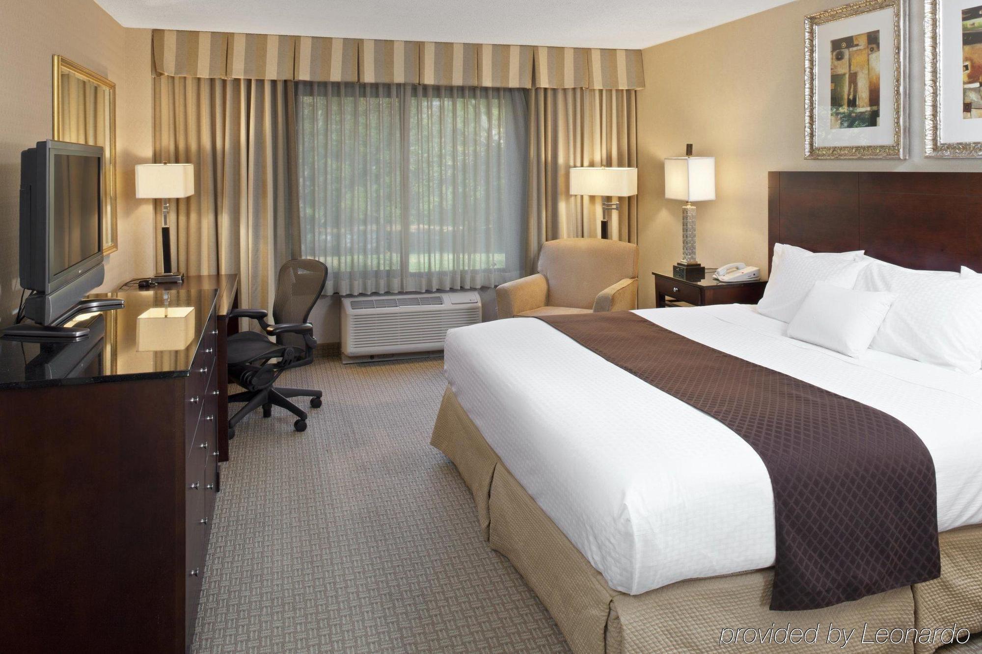 Отель Doubletree By Hilton Charlotte Airport Номер фото