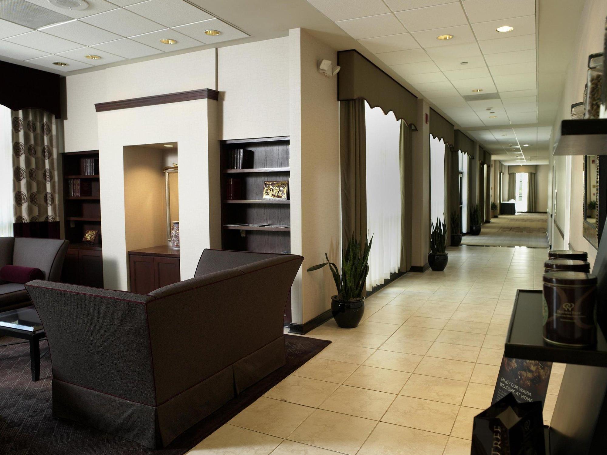 Отель Doubletree By Hilton Charlotte Airport Экстерьер фото