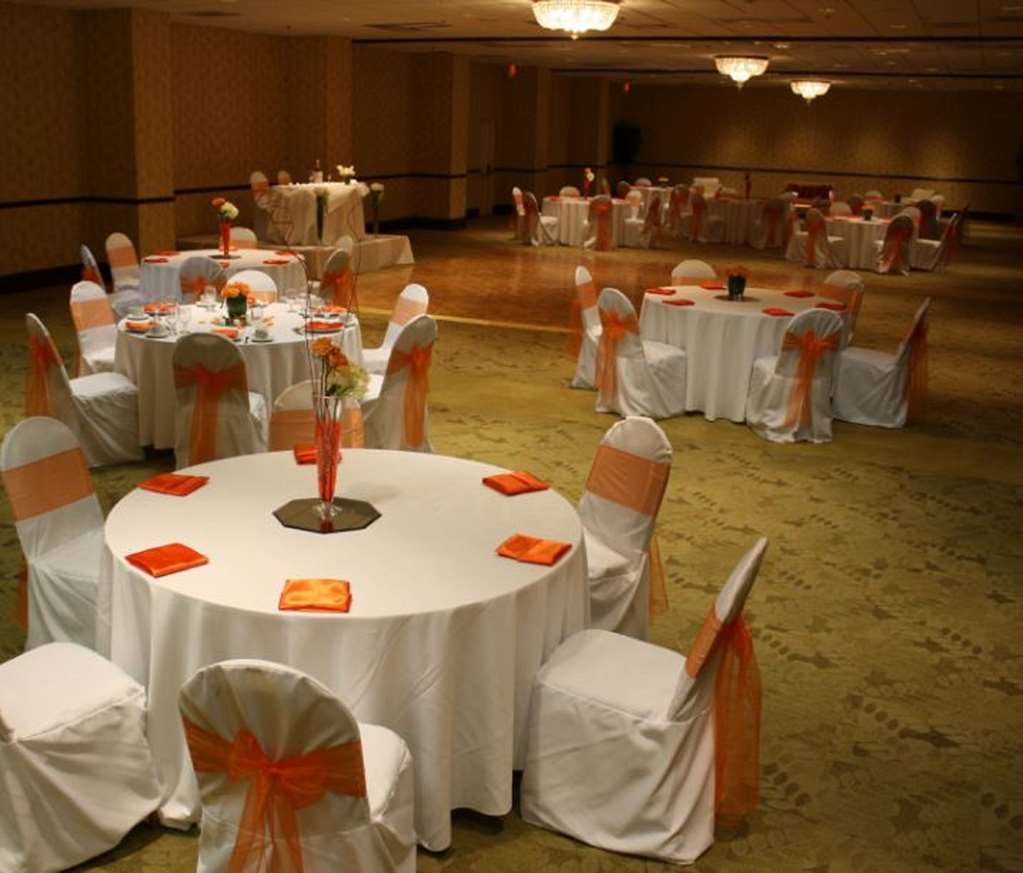 Отель Doubletree By Hilton Charlotte Airport Удобства фото