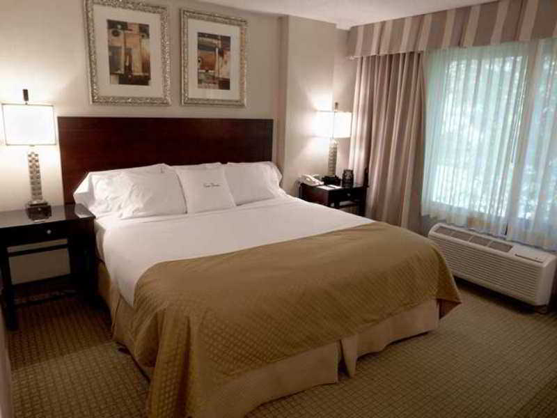 Отель Doubletree By Hilton Charlotte Airport Экстерьер фото